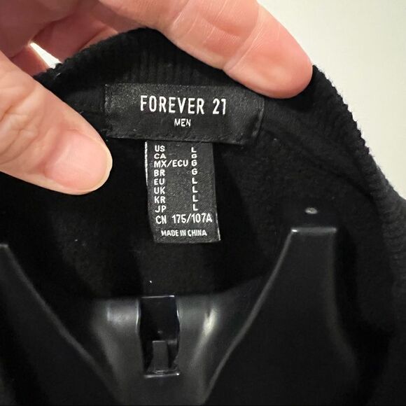 Forever 21 Black Men’s Crewneck Sweatshirt w/ Red Accents Size Large Cozy - Picture 3 of 4